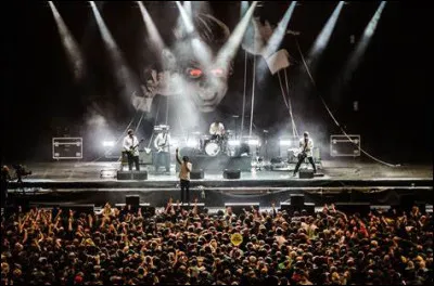 Mon premier peut être pieux ou de fin d'année.
Mon deuxième est un style musical.
Mon tout se situe dans...