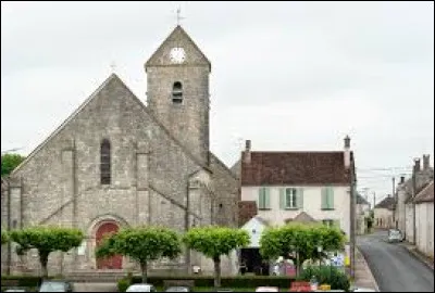 Je vous emmène maintenant à Échilleuses. Village Loirétain, il se situe en région ...