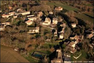 Voici Itzac vu du ciel. Village de l'aire d'attraction Albigeoise, traversé par le ruisseau de Vervère, il se situe dans le département ...