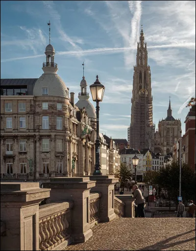 Outre Bruxelles, quelle est la ville la plus peuplée de Belgique ?