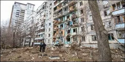 Ce 25 mai 2024, au moins six personnes sont tuées et 58 autres blessées lors de frappes russes. Où cela s'est-il déroulé ?