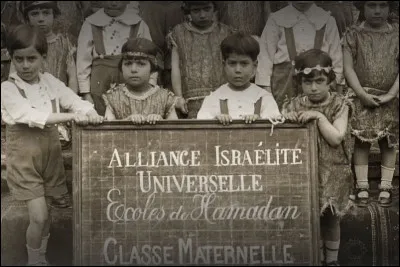 Procès des coupables : l'évêque-inquisiteur Feletti et un gendarme pontifical sont... acquittés ! D'où scandale international : Napoléon III comme [...qui donc ?] interviennent en personne - et pure perte - auprès de Pie IX.