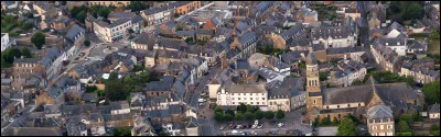 Quelle est cette ville de 5 500 habitants située dans le nord-ouest du département ?