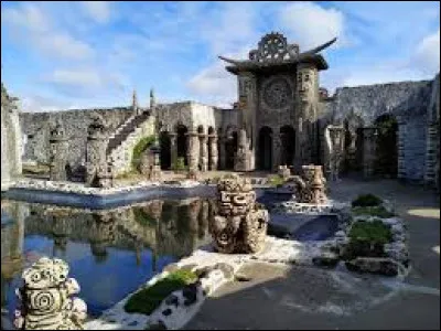 Qui était Robert Tatin, à qui est consacré un musée en Mayenne, à à Cossé-le-Vivien ?