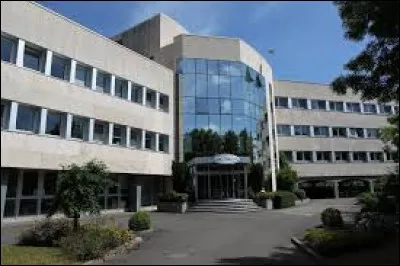 Quelle est cette entreprise agroalimentaire dont le siège social se trouve à Laval ?