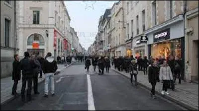 Combien le département de la Mayenne compte-t-il d'habitants ?