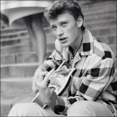 Durant quelle décennie Johnny Hallyday a-t-il interprété "L'Idole des jeunes" ?