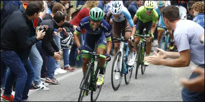 Elle se court sur un parcours difficile, entre les lacs et les montagnes. La montée la plus célèbre de la course est la Madonna del Ghisallo dans le final de la course.