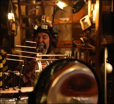 Dans quelle comédie voyons-nous Jugnot ainsi ?