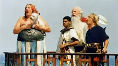 Qui incarne le rôle de Jules César dans le film "Astérix et Obélix, mission Cléopâtre" ?