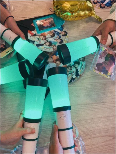 À quel groupe appartient ce lightstick ?