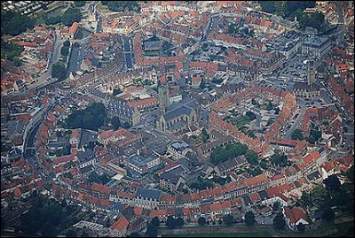 Dan quelle ville est-il muté, suite à une sanction disciplinaire ?