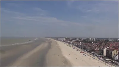 La scène avec les chars à voile a été tournée sur la plage de Malo-les-Bains, qui est une plage de quelle ville ?
