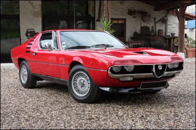Suite à un salon de l'auto en 1970 où un prototype a eu un énorme succès, Alfa Roméo décide de produire en petite série ce coupé; il portera le nom de la ville ou il a eu lieu. Quelle est-elle ?