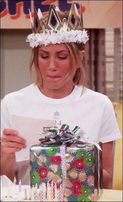 Qu'est-ce que Ross a offert à Carol lorsqu'il était au lycée ?