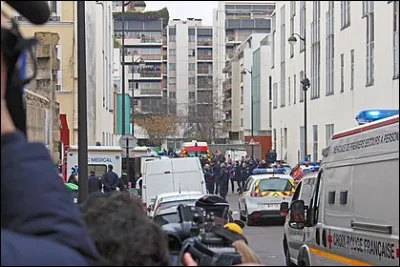 Quelle est la date de l'attaque terroriste islamiste commise contre le journal satirique "Charlie Hebdo" ?