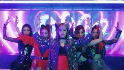 "Loco" est une collaboration entre Itzy et...