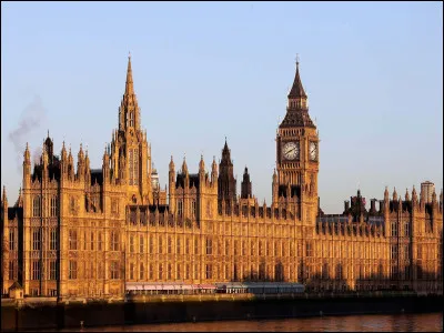 Quel est ce palais en W, siège du Parlement du Royaume-Uni à Londres ?