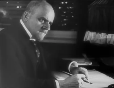 1922 - République de Weimar > À Berlin, Walter Rathenau, 1er juif [...occupant quelle fonction ?...] est assassiné par l'Organisation Consul, dont les coupables sont vite arrêtés. Quelles réactions cela suscite-t-il ?