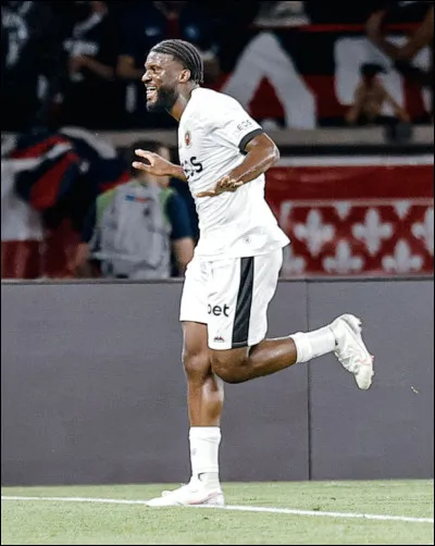 Qui est ce footballeur ?