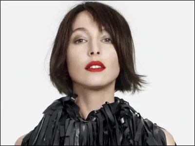 Quel est le pays d'origine de la chanteuse ''Jeanne Cherhal'' ?