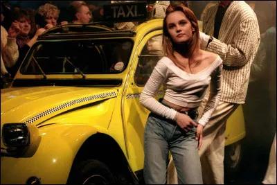 A quel âge Vanessa Paradis sort-elle le titre "Joe le taxi"  ?