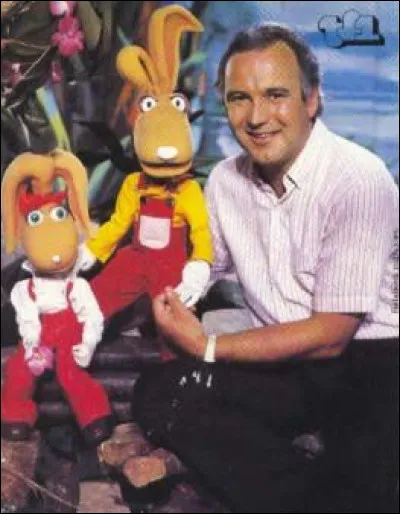 Qui présentait l'émission "Croque-vacances" dans les années 80 ?