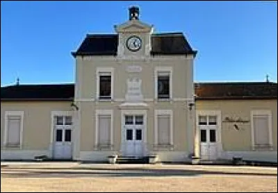 Je vous emmène à présent à Bourg-Saint-Christophe. Commune Aindinoise, elle se situe dans l'ex région ...