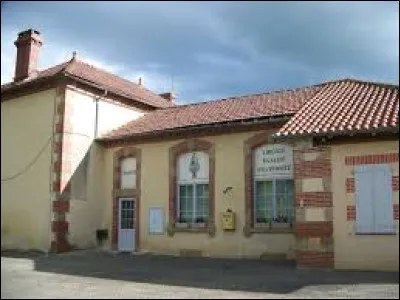 Petit village Gersois, traversé par la Douze et le Petit Midour, Saint-Pierre-d'Aubézies se situe dans l'ex région ...