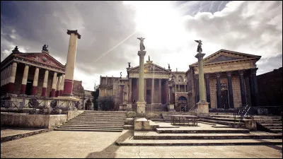 Quel est le nom du complexe de studios cinématographiques situé à Rome ?