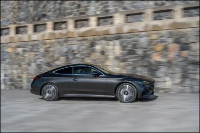 Comment s'appelle cette voiture ?