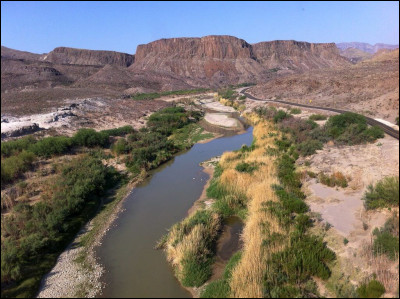 Le Rio Grande est un fleuve nord-américain servant de frontière naturelle entre les États-Unis d'Amérique et le Mexique. Tel est son nom états-unien, mais comment les Mexicains le nomment-ils ?