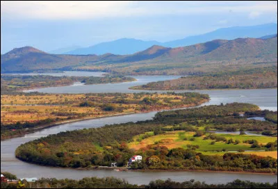 Sous quel nom connaissons-nous mieux le grand fleuve asiatique que les Chinois nomment "Heilongjiang" ?