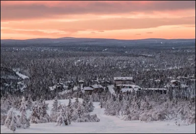 Afin de ne pas leur manquer de respect, comment doit-on appeler ce peuple du nord de la péninsule scandinave que nous baptisons improprement "Lapons" ?