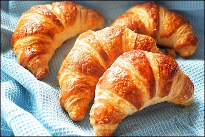 À partir de la pâte feuilletée pur beurre, quels ingrédients faut-il rajouter pour faire de la pâte à croissant ?