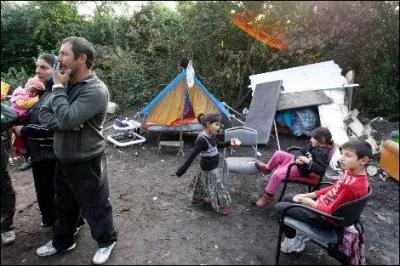 'Roms'. Sur la question des Roms, Bruxelles a demand  Paris :