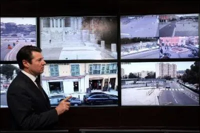 'Scurit'. Christian Estrosi dnonce les maires 'laxistes' face  l'inscurit. Il suggre de les sanctionner par :