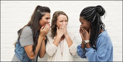 Même question que la précédente. Béatrix te déteste. En te croisant dans le couloir elle te fait un croche-pied. Et tout le monde rit, même les princes. Que fais-tu ?