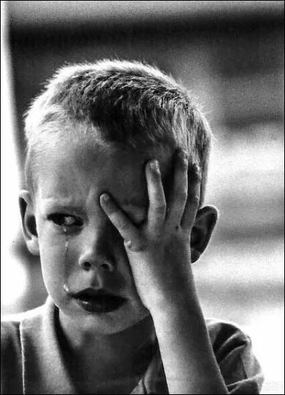 Le cours d'après, ton prof te rend ton contrôle : tu as eu 10/20 et ton voisin 20/20. Quelle est ta réaction ?