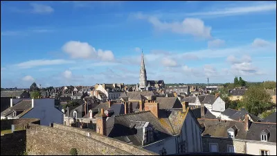 Dans chacun de ses romans, Pierre Benoît a glissé, sans guillemets, une phrase d'un autre auteur. Lequel ?