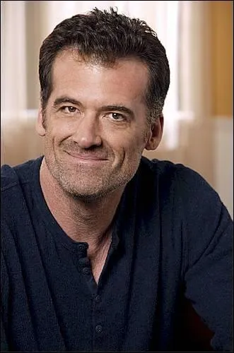 Dans quelle srie qui passait sur M6 Stephen Trager tait-il l'un des personnages principaux ?