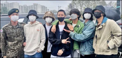 Qui est parti en premier au service militaire ?