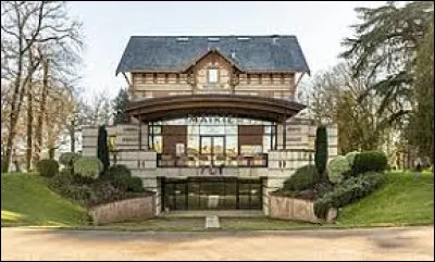 Pour finir, nous partons en Occitanie, à Saint-Sulpice-la-Pointe. Ville de l'arrondissement de Castres, à la confluence du Tarn et de l'Agout, elle se situe dans le département ...