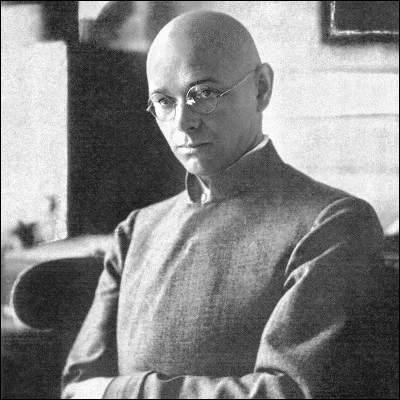 À quel courant artistique a adhéré lartiste avant-gardiste suisse Johannes Itten en 1919 ?