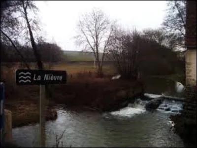Je dois mon nom à la rivière qui coule sur mon territoire. Cette dernière prend sa source près du hameau de Bourras-la-Grange qui culmine à 327m. D'une longueur de 49,98 km, de quel fleuve est-elle un affluent ?