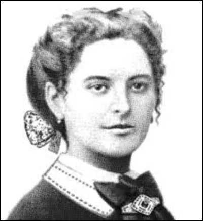 Passons aux personnalités qui ont vu le jour dans mon département. Née le 16 avril 1851 à Nevers et morte au Mont-Saint-Michel le 7 mai 1931, Anne Boutiot, plus connue sous le surnom ''mère Poulard'' est une cuisinière restée célèbre pour une recette à base d'ufs, laquelle ?