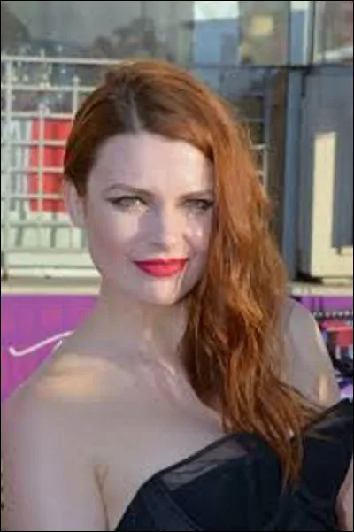 Née le 15 février 1982 à Cosne-Cours-sur-Loire, Élodie Frégée est une auteure-compositrice-interprète et actrice. Quelle émission de télé-réalité a-t-elle gagné en 2003 ?