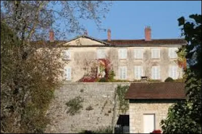 Je vous emmène maintenant au château de Poncin. Commune de l'arrondissement de Nantua, à la confluence de l'Ain et du Veyron, elle se situe dans le département ...