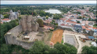 Quelle est cette petite ville de 8 000 habitants de la côte sud de la Vendée ?