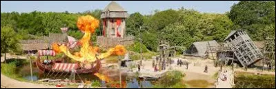 Combien de visiteurs le parc de spectacles du "Puy du fou" attire-t-il chaque année ?